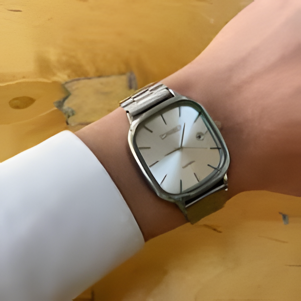 A138 Digital Chain Watch – Retro Style & Stainless Steel Bracelet